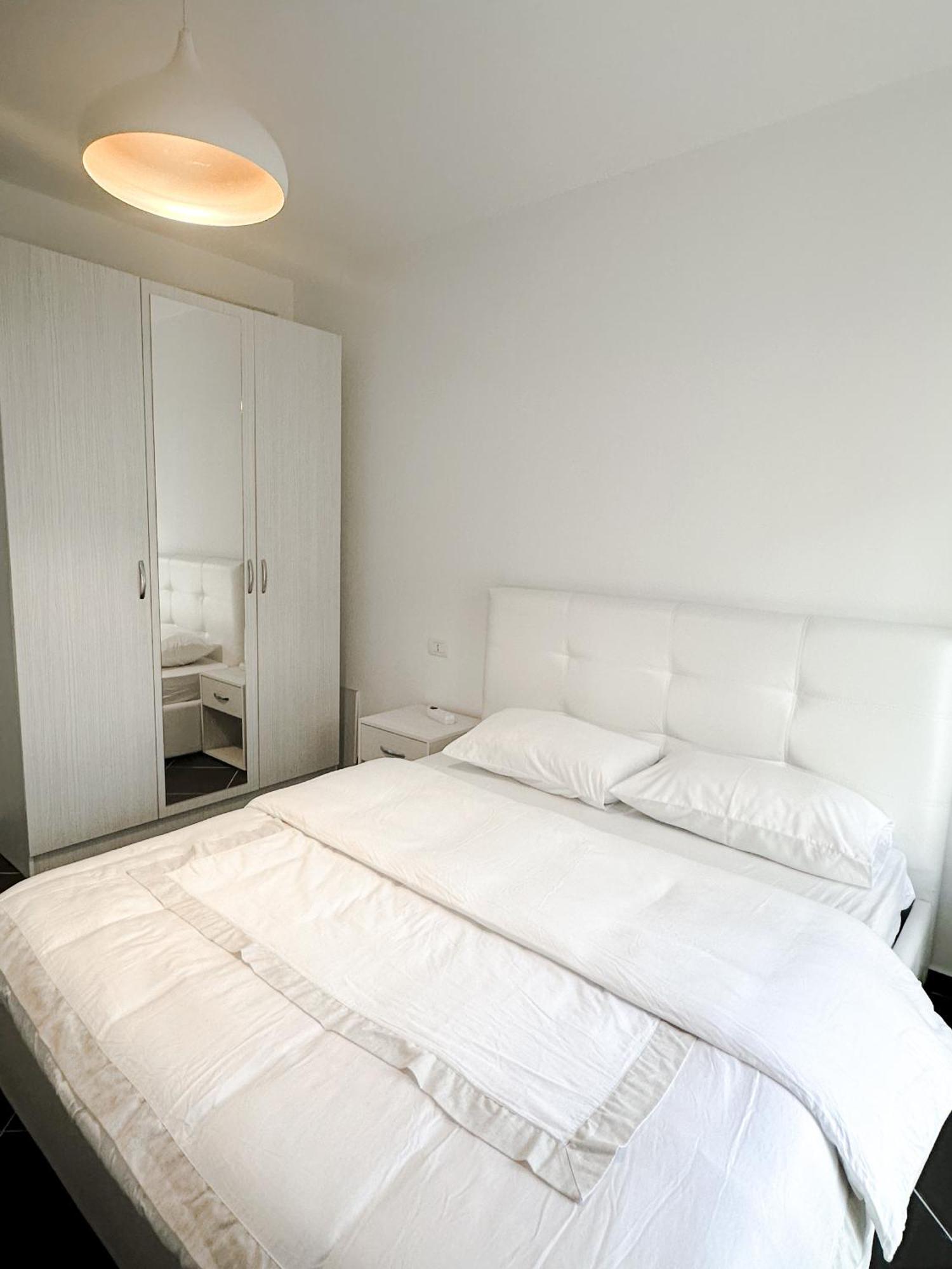 Sea View Apartments Durres Bagian luar foto
