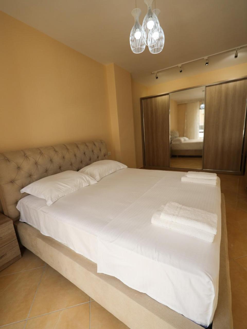 Sea View Apartments Durres Bagian luar foto